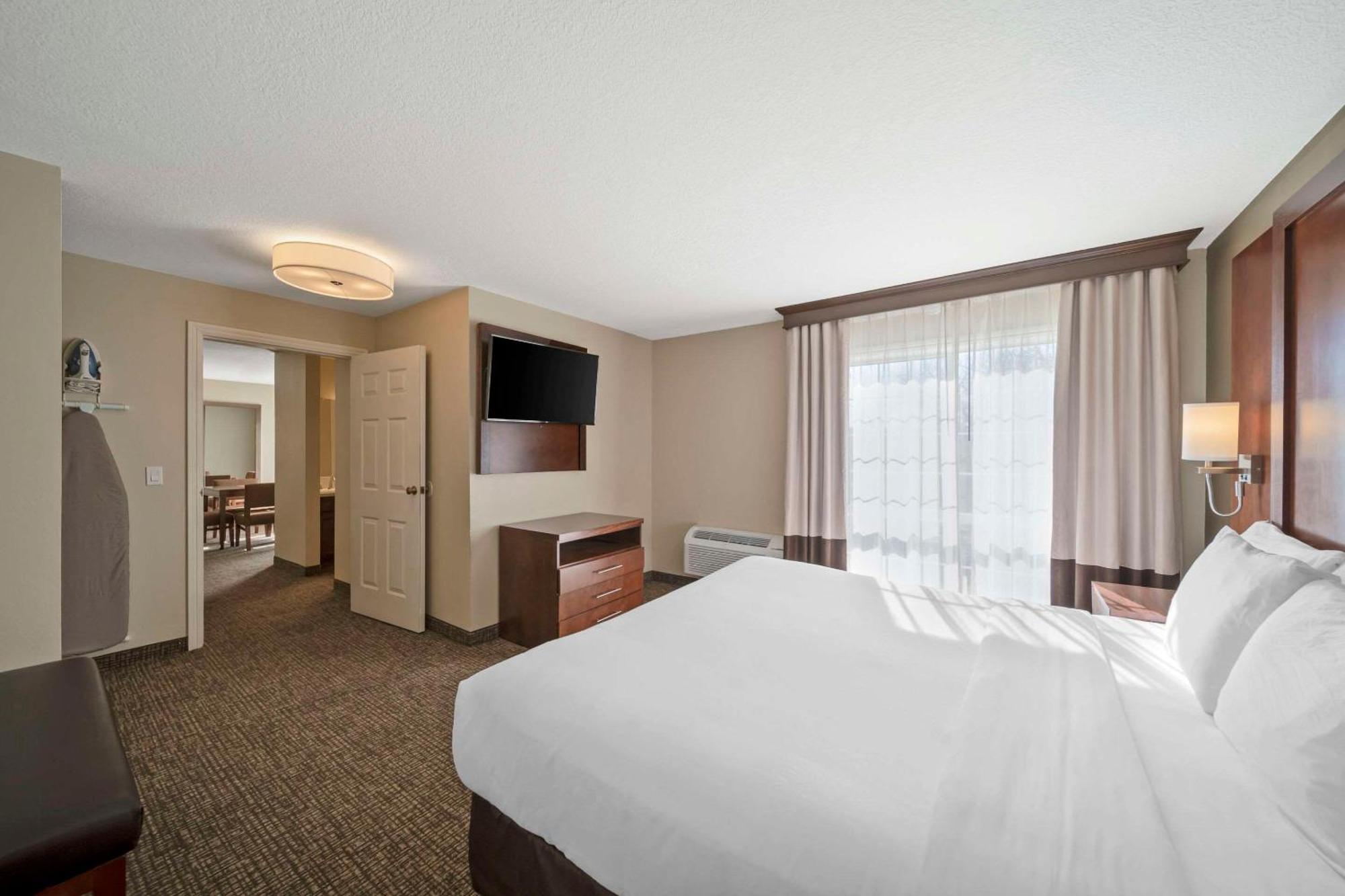Comfort Suites Red Bluff Near I-5 Dış mekan fotoğraf