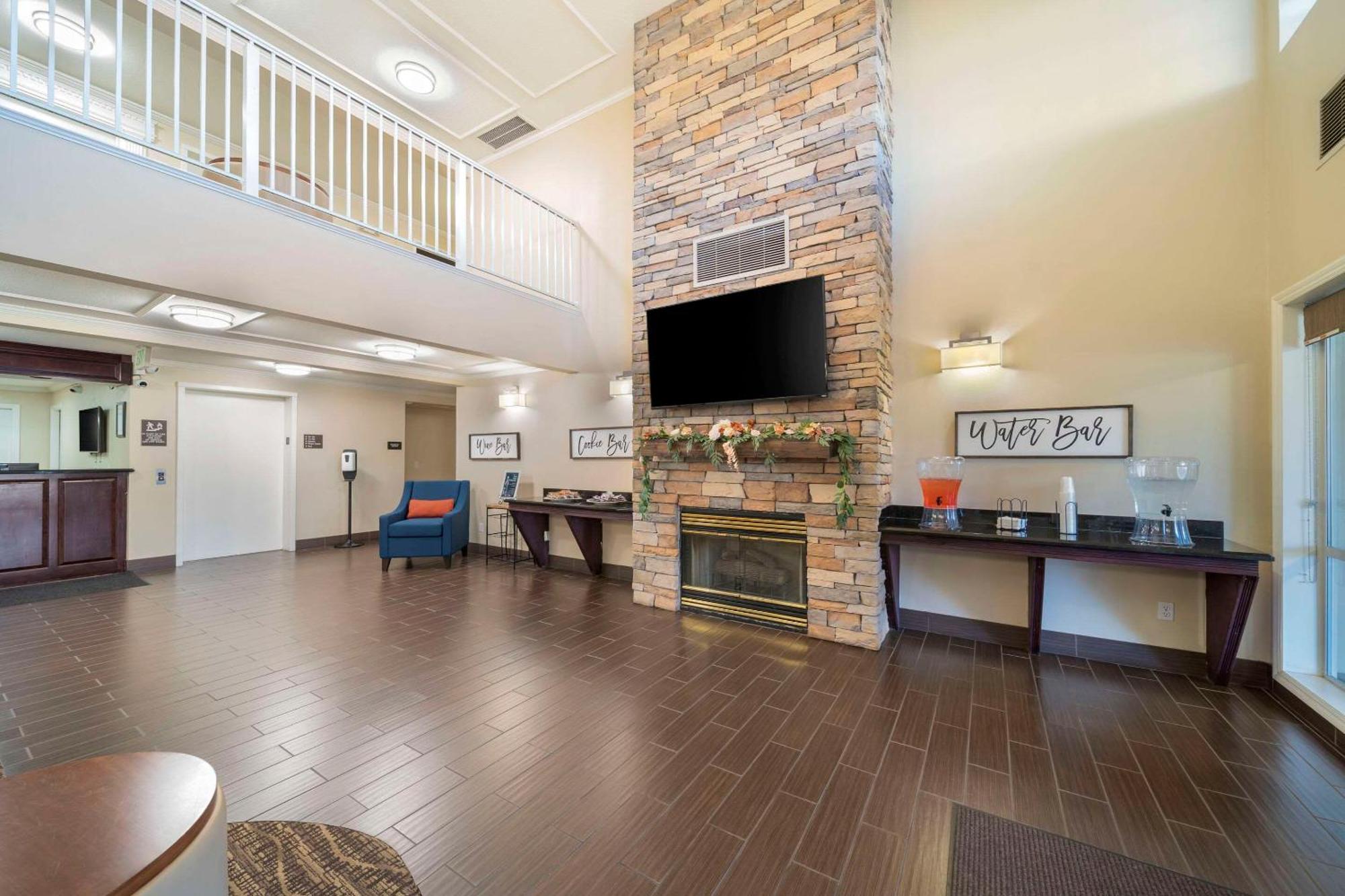 Comfort Suites Red Bluff Near I-5 Dış mekan fotoğraf