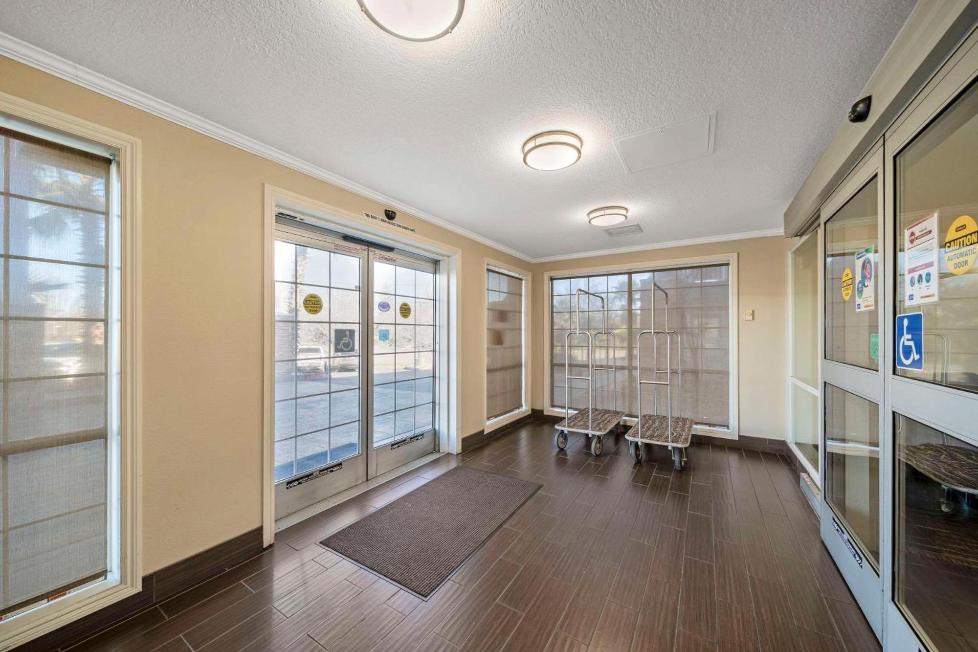 Comfort Suites Red Bluff Near I-5 Dış mekan fotoğraf